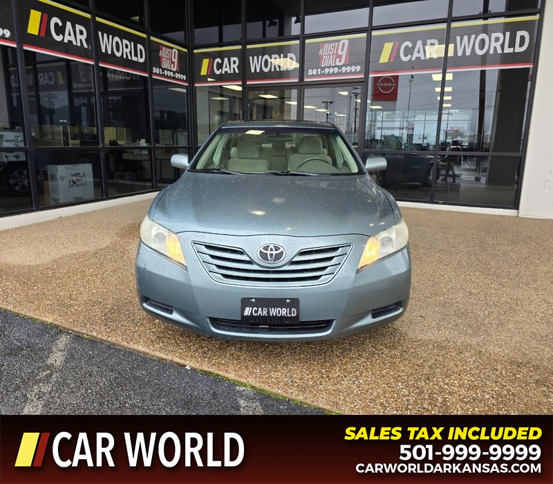 Toyota Camry Vehicle Full-screen Gallery Image 2