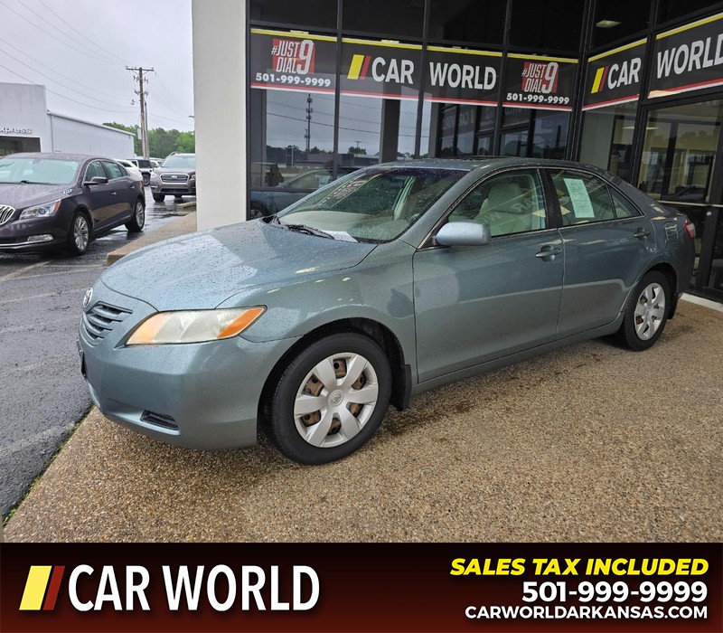 Toyota Camry Vehicle Full-screen Gallery Image 3