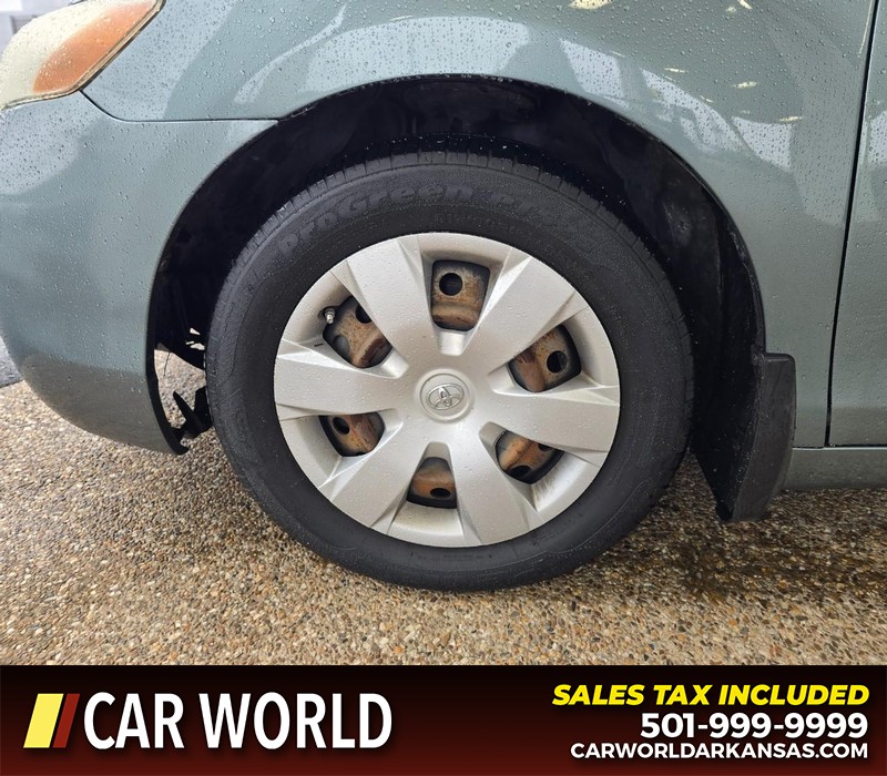 Toyota Camry Vehicle Full-screen Gallery Image 6