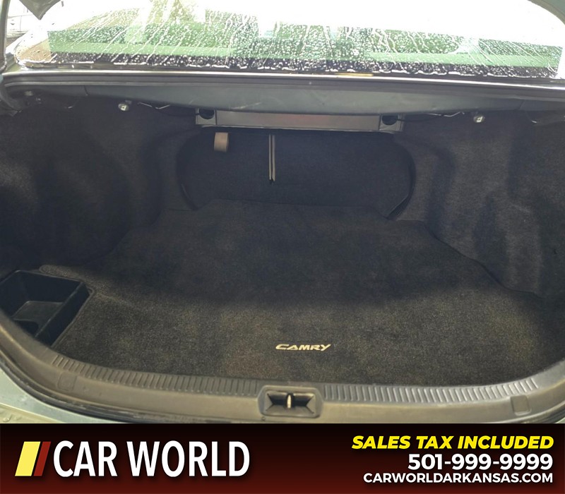 Toyota Camry Vehicle Full-screen Gallery Image 13