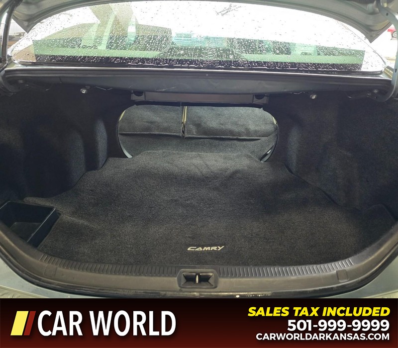 Toyota Camry Vehicle Full-screen Gallery Image 14