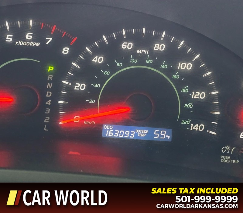 Toyota Camry Vehicle Full-screen Gallery Image 16