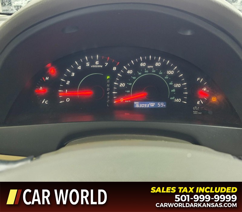 Toyota Camry Vehicle Full-screen Gallery Image 17