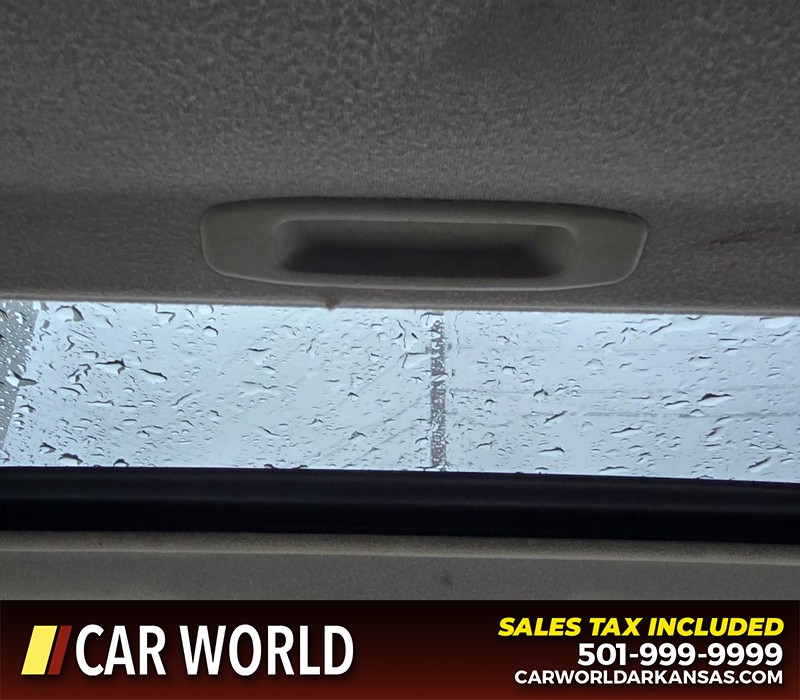 Toyota Camry Vehicle Full-screen Gallery Image 20