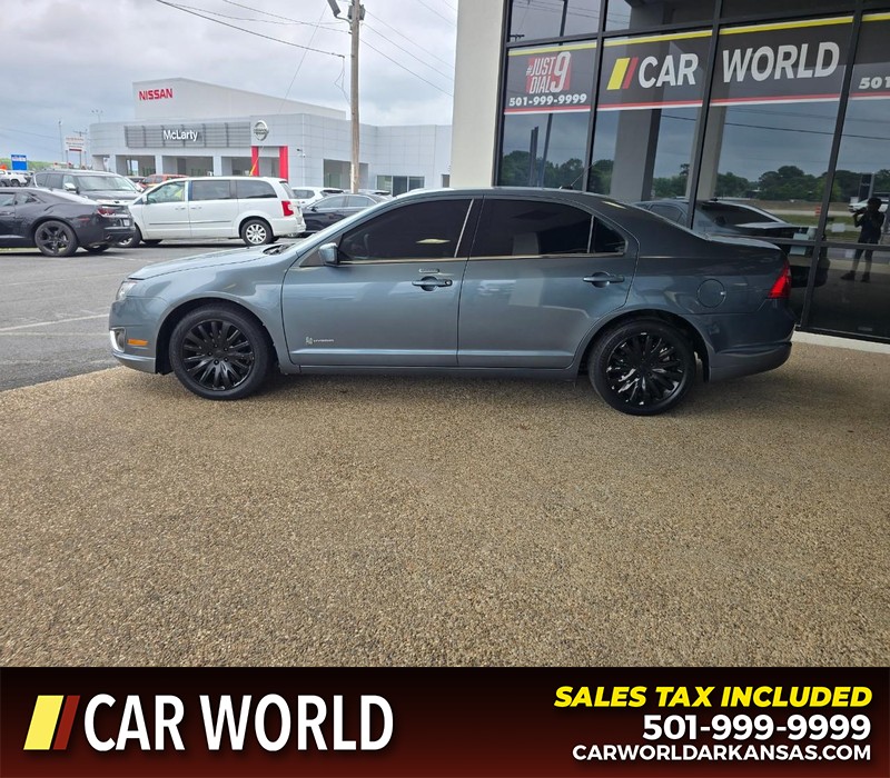 Ford Fusion Vehicle Full-screen Gallery Image 4