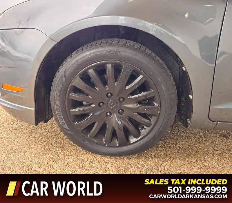 Ford Fusion Vehicle Full-screen Gallery Image 6