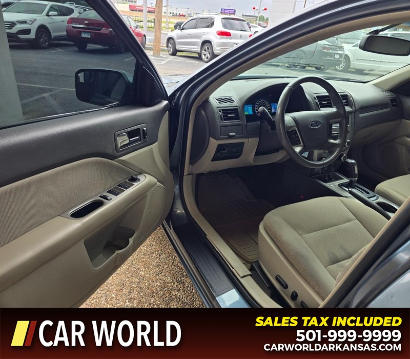 Ford Fusion Vehicle Full-screen Gallery Image 7