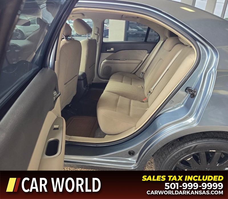 Ford Fusion Vehicle Full-screen Gallery Image 10