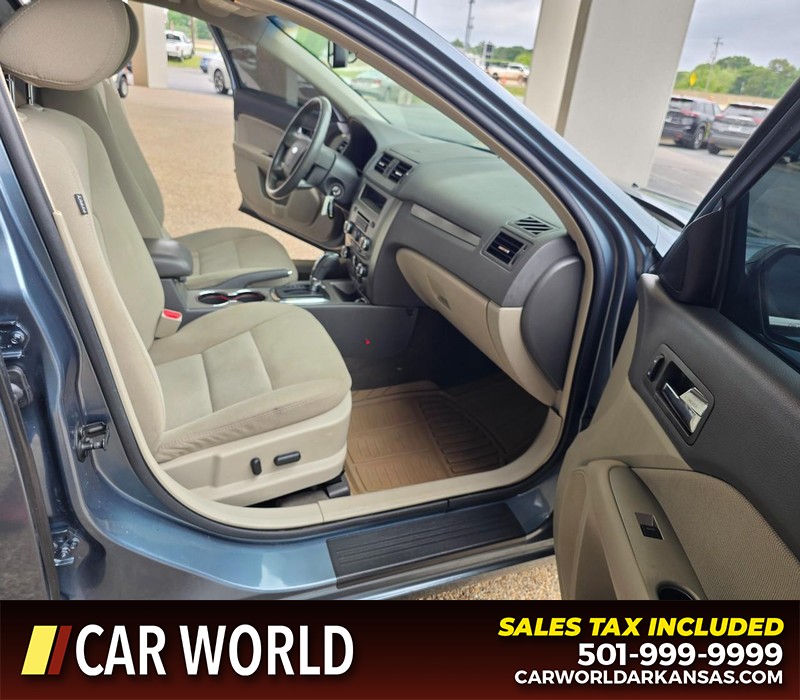 Ford Fusion Vehicle Full-screen Gallery Image 11