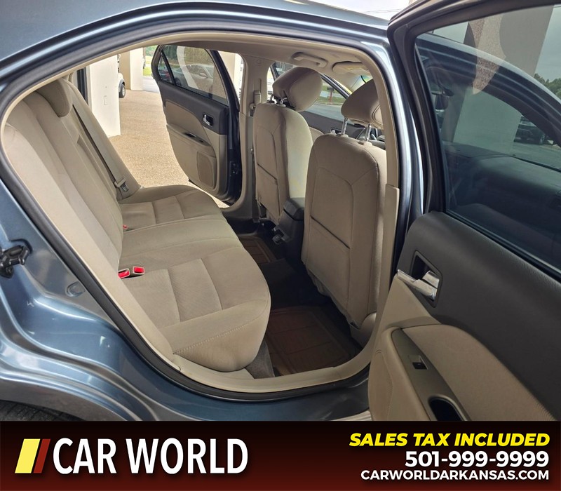 Ford Fusion Vehicle Full-screen Gallery Image 12