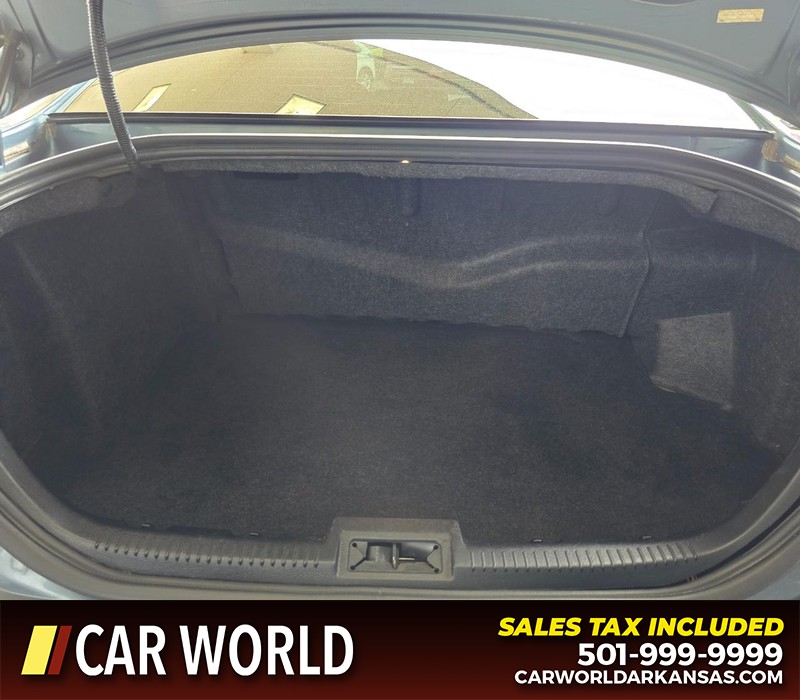 Ford Fusion Vehicle Full-screen Gallery Image 13