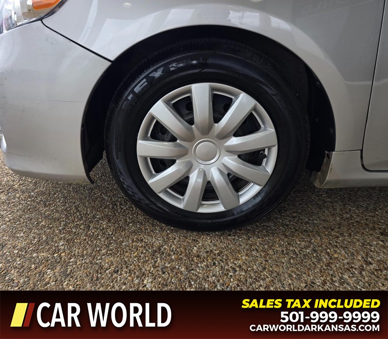 Toyota Corolla Vehicle Full-screen Gallery Image 6