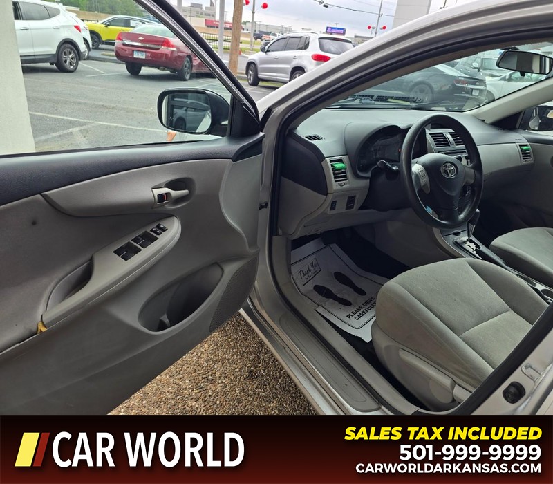 Toyota Corolla Vehicle Full-screen Gallery Image 7