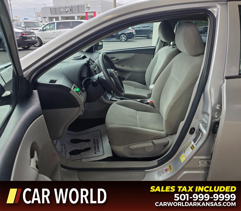 Toyota Corolla Vehicle Full-screen Gallery Image 8