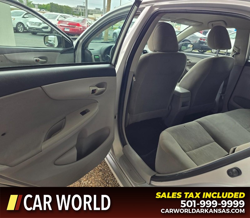 Toyota Corolla Vehicle Full-screen Gallery Image 9