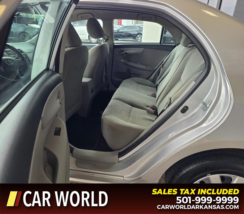 Toyota Corolla Vehicle Full-screen Gallery Image 10