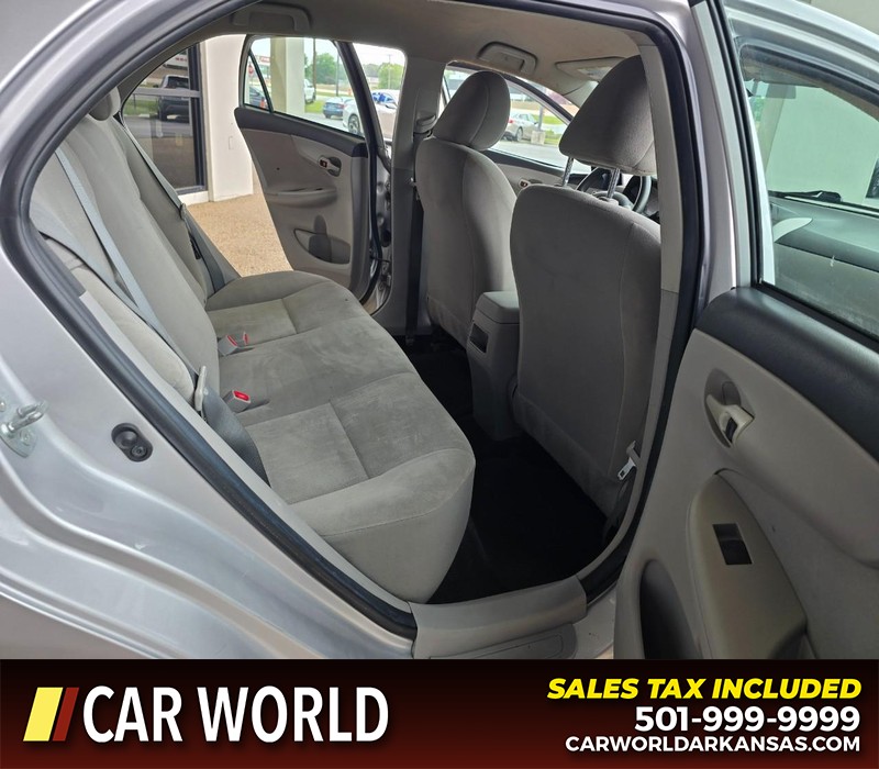 Toyota Corolla Vehicle Full-screen Gallery Image 12