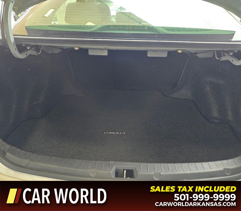 Toyota Corolla Vehicle Full-screen Gallery Image 13