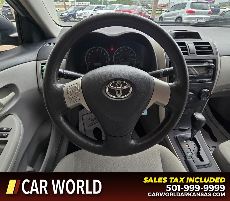 Toyota Corolla Vehicle Full-screen Gallery Image 15