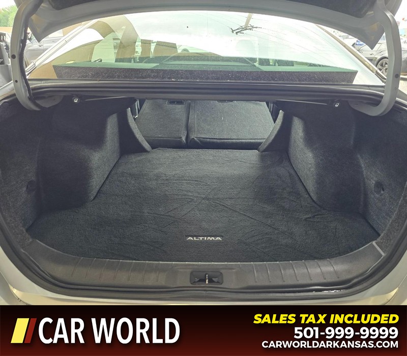 Nissan Altima Vehicle Full-screen Gallery Image 14