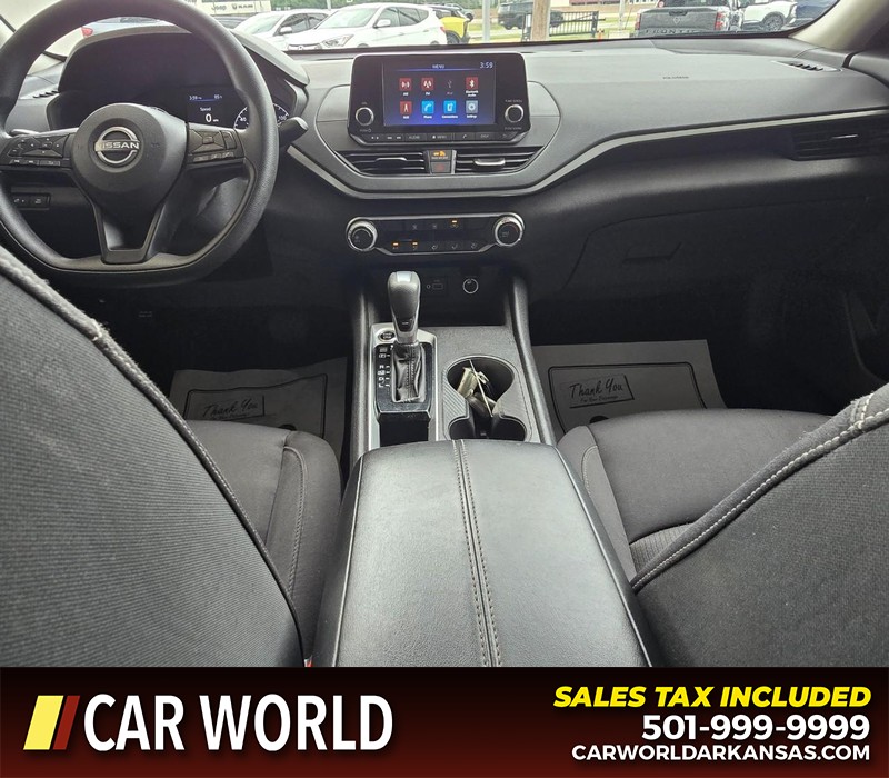 Nissan Altima Vehicle Full-screen Gallery Image 18