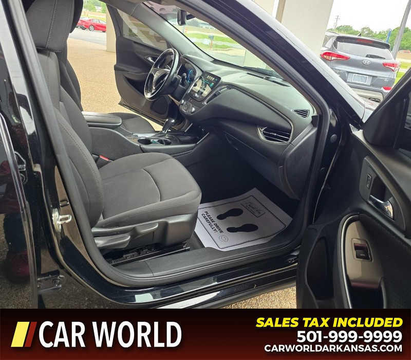 Chevrolet Malibu Vehicle Full-screen Gallery Image 11