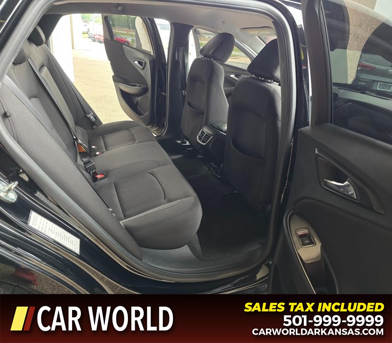 Chevrolet Malibu Vehicle Full-screen Gallery Image 12