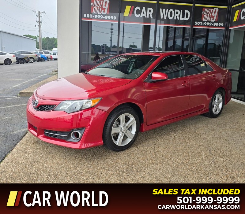 Toyota Camry Vehicle Full-screen Gallery Image 3