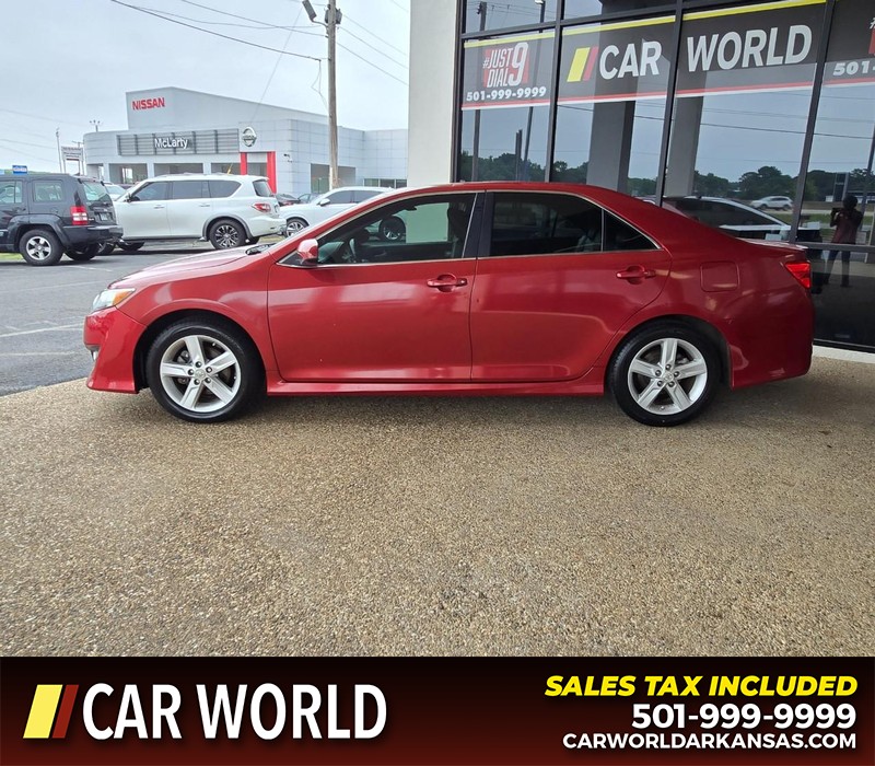 Toyota Camry Vehicle Full-screen Gallery Image 4