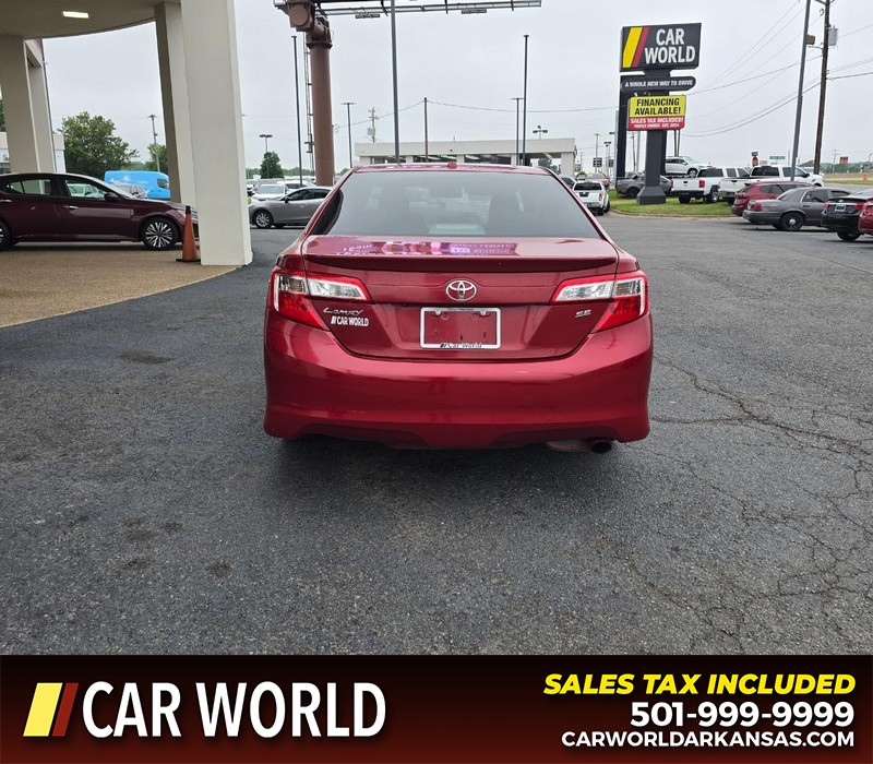 Toyota Camry Vehicle Full-screen Gallery Image 5