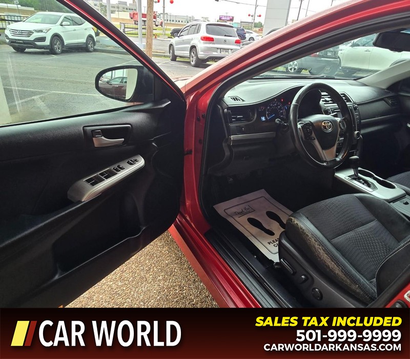 Toyota Camry Vehicle Full-screen Gallery Image 7