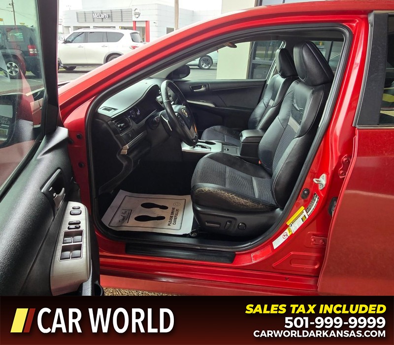 Toyota Camry Vehicle Full-screen Gallery Image 8