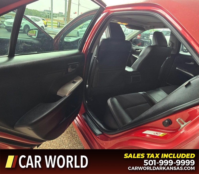 Toyota Camry Vehicle Full-screen Gallery Image 9