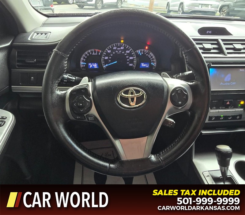 Toyota Camry Vehicle Full-screen Gallery Image 15