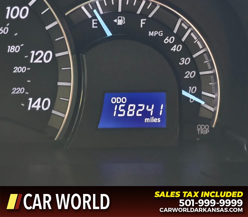 Toyota Camry Vehicle Full-screen Gallery Image 16