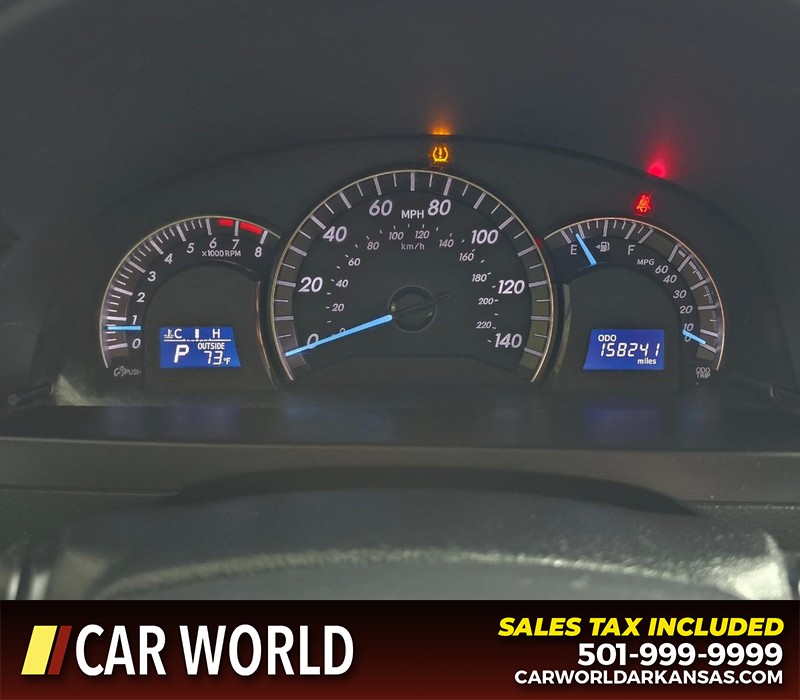 Toyota Camry Vehicle Full-screen Gallery Image 17