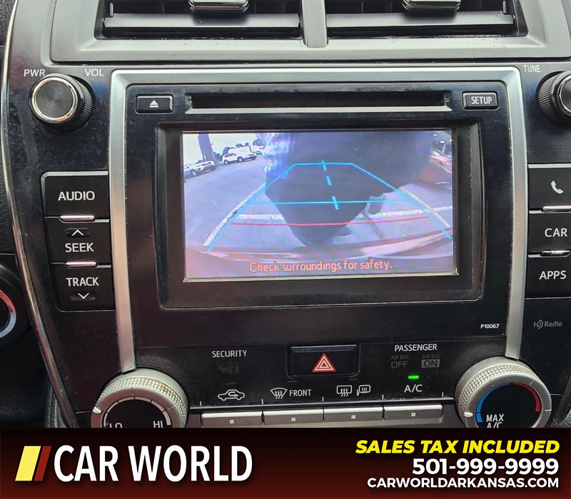 Toyota Camry Vehicle Full-screen Gallery Image 19