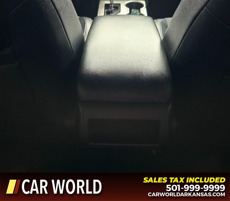 Toyota Camry Vehicle Full-screen Gallery Image 20