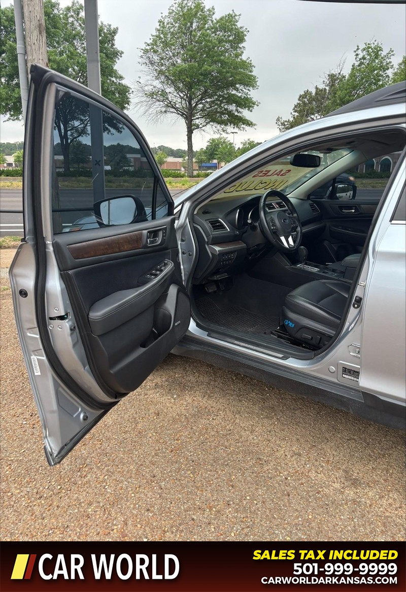 Subaru Outback Vehicle Full-screen Gallery Image 12