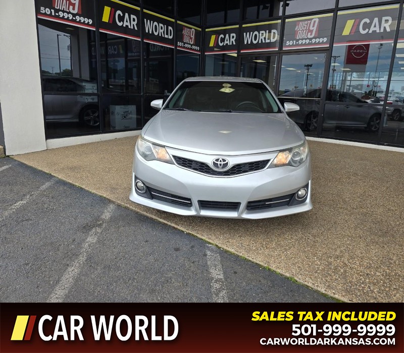 Toyota Camry Vehicle Full-screen Gallery Image 2