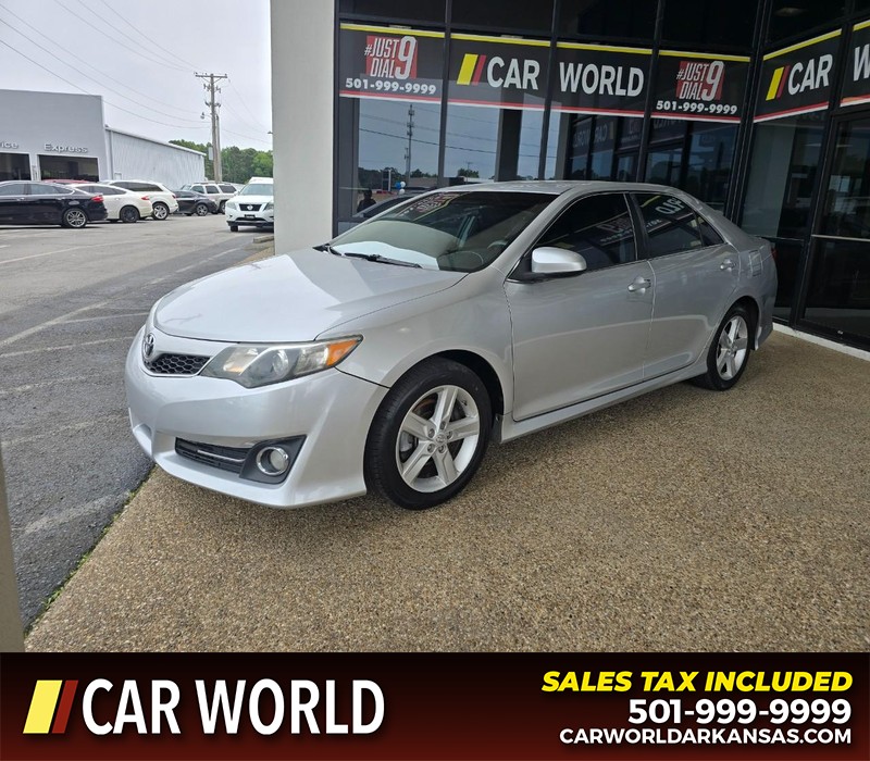 Toyota Camry Vehicle Full-screen Gallery Image 3