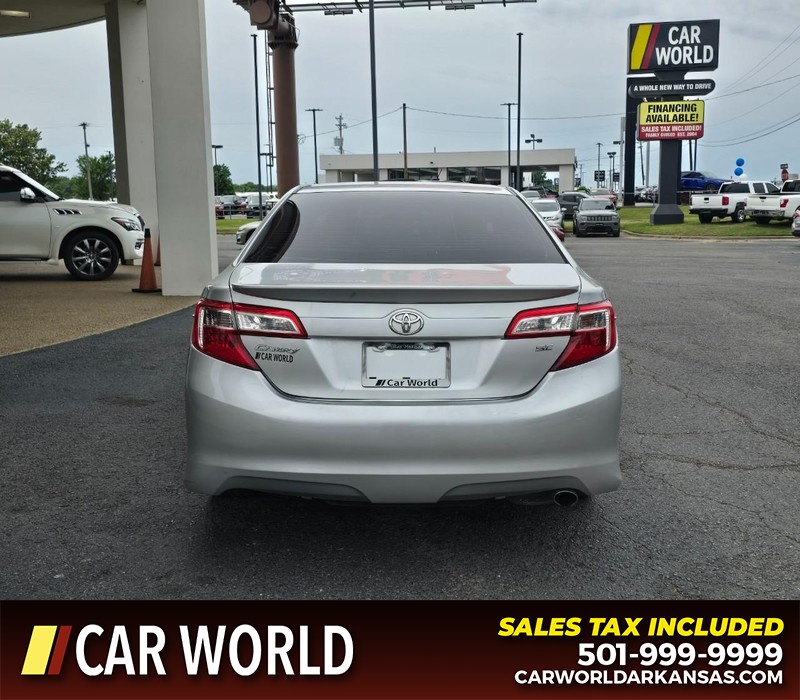 Toyota Camry Vehicle Full-screen Gallery Image 5