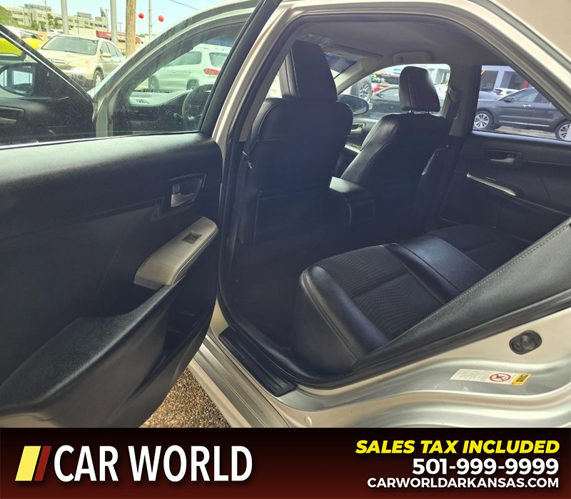 Toyota Camry Vehicle Full-screen Gallery Image 9