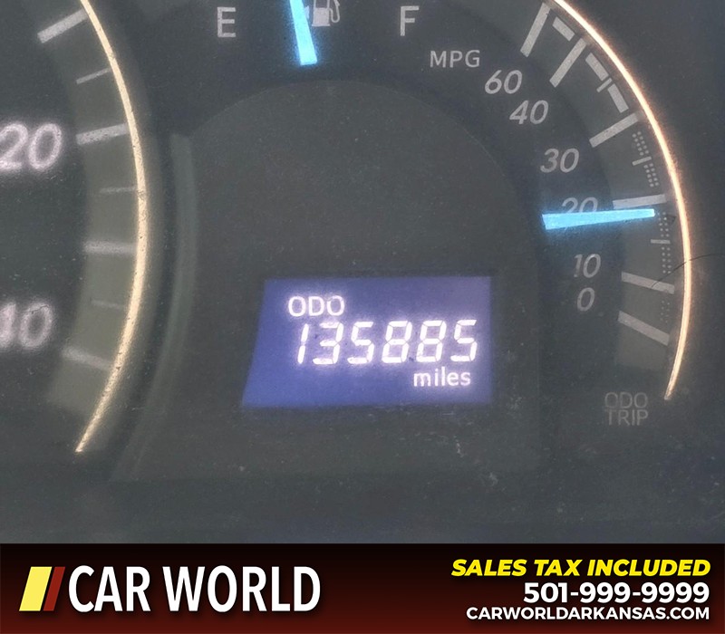 Toyota Camry Vehicle Full-screen Gallery Image 16