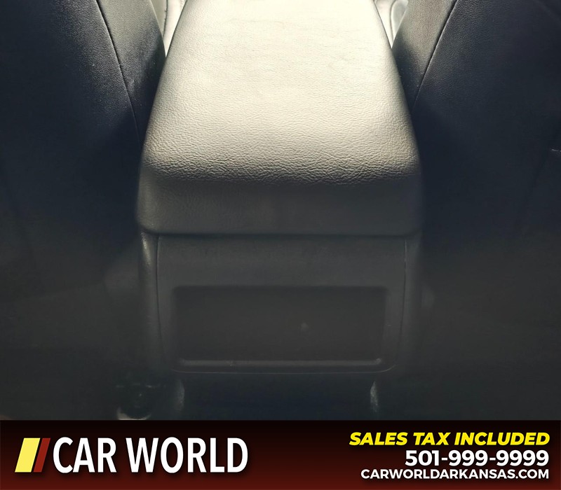 Toyota Camry Vehicle Full-screen Gallery Image 19