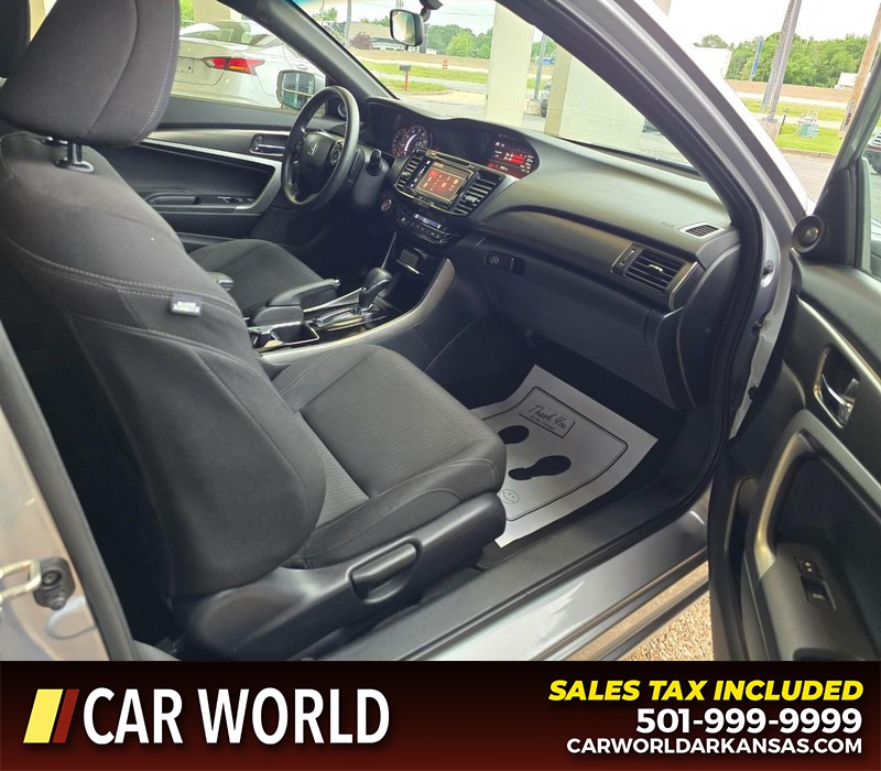 Honda Accord Coupe Vehicle Full-screen Gallery Image 10