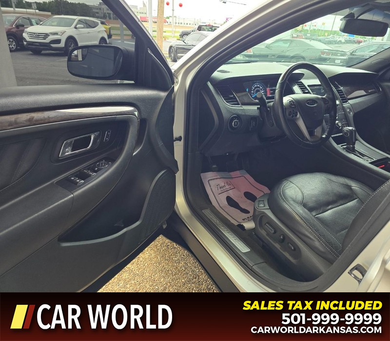 Ford Taurus Vehicle Full-screen Gallery Image 7