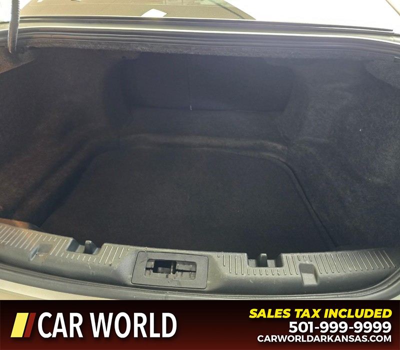 Ford Taurus Vehicle Full-screen Gallery Image 13