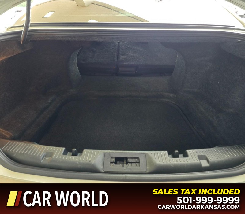 Ford Taurus Vehicle Full-screen Gallery Image 14