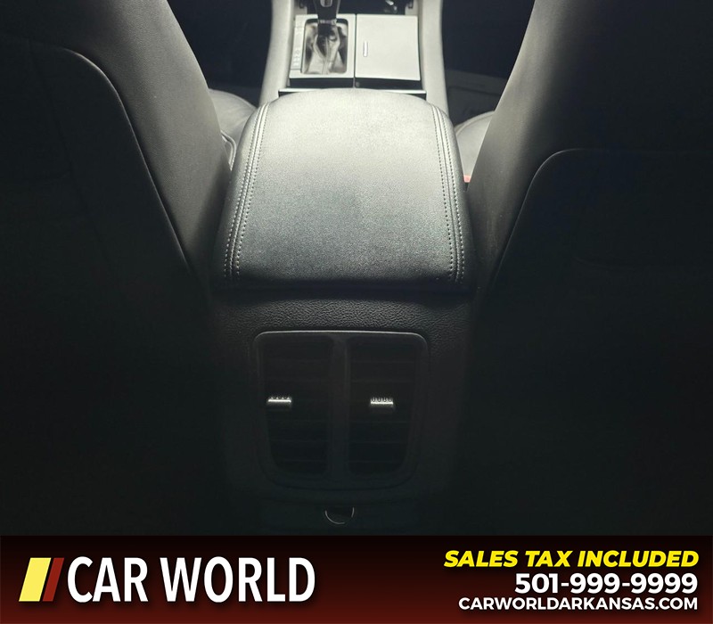 Ford Taurus Vehicle Full-screen Gallery Image 19